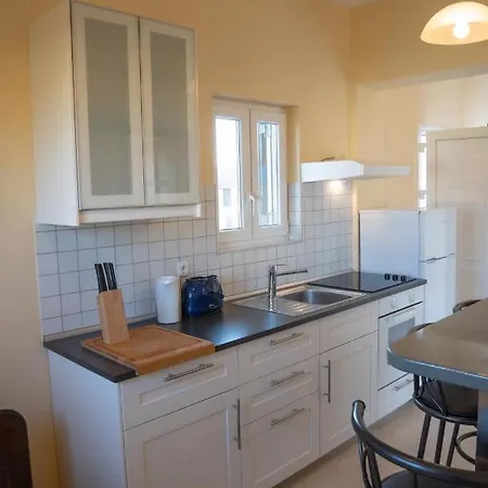 Botzoris Apartament *